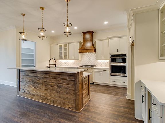 4th image of 207 W Arrowleaf Ln