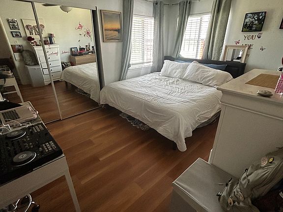 5th image of 2327 22nd St #1