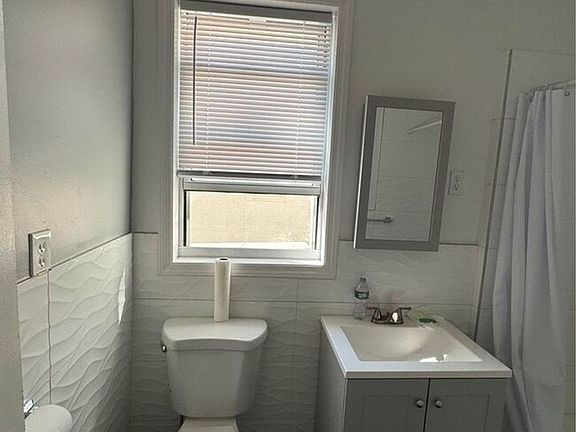 5th image of 3812 Cypress Ave APT 2R