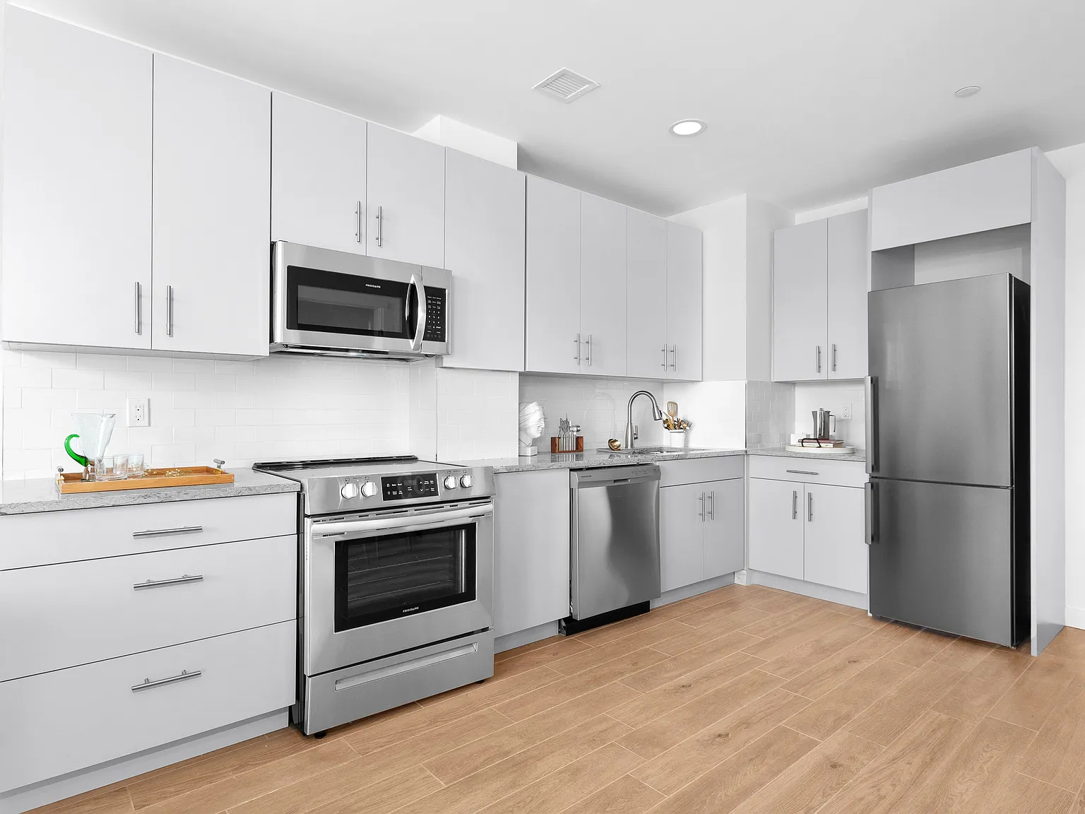 912 Broadway — Photo 3