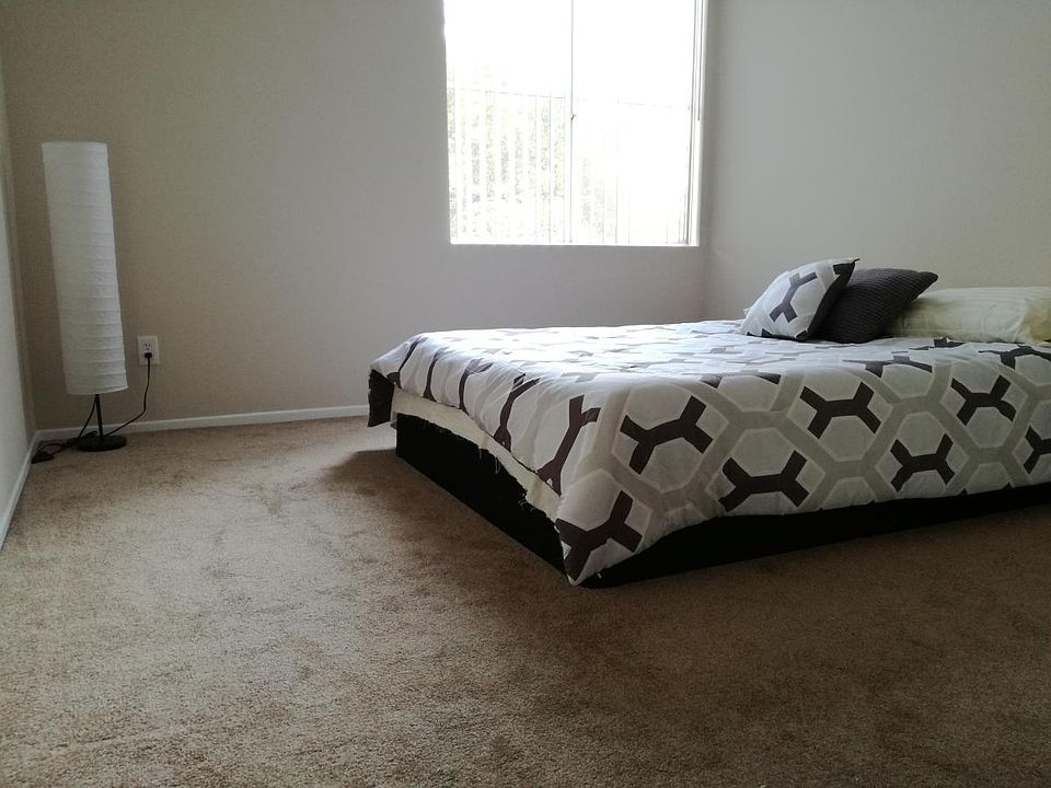 this is a queen memory foam mattress with box spring for sal