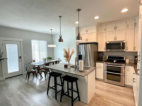 5th image of 324 N Preserve Dr