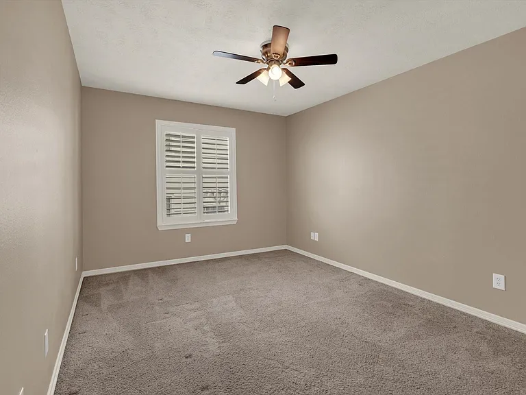1524 Birdsall St — Photo 35