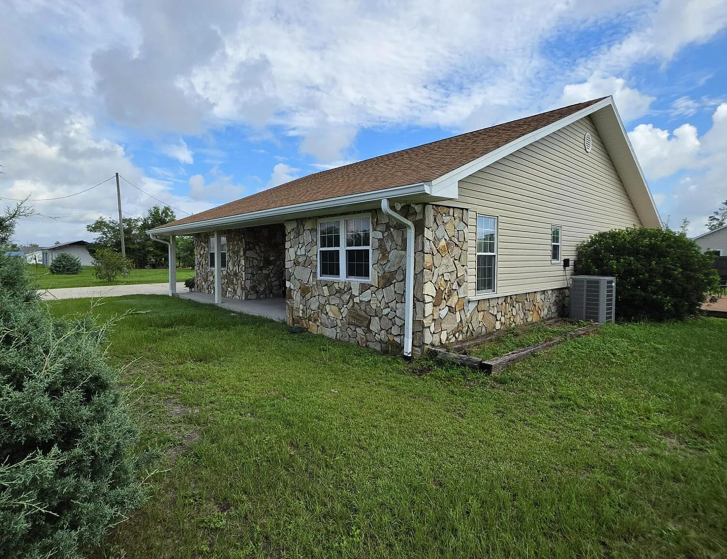 3 bed, 1476 sqft, $2,200 — Photo 4