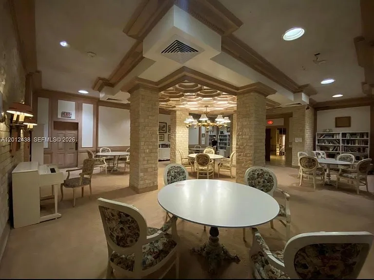 6039 Collins Ave #1033 — Photo 35