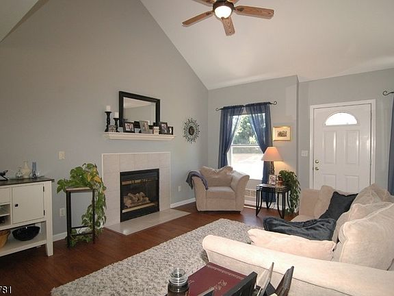 3rd image of 20 Holly Dr