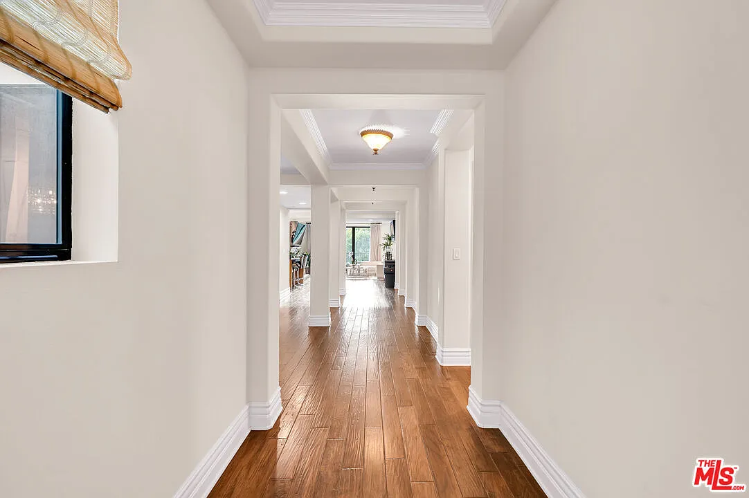 2 bed, 3.0 bath, 2000 sqft, $9,500 — Photo 2