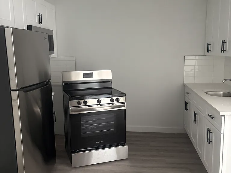 2043 Webster Ave — Photo 2