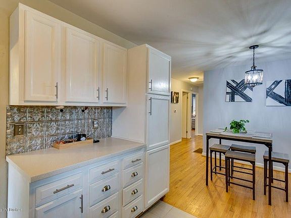 5th image of 3039 Vogue Ave