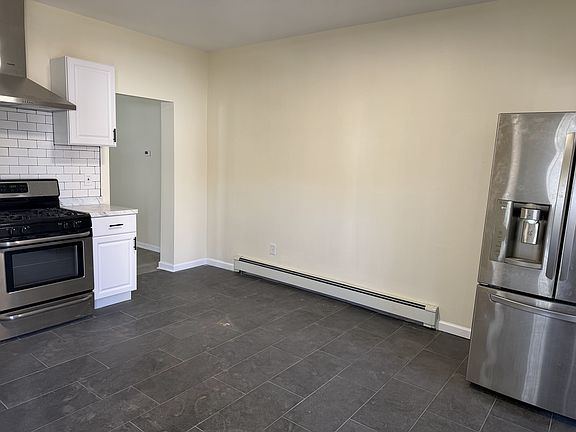 3rd image of 189 N Broadway #A