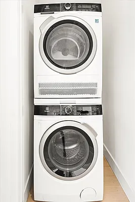 Rented by SERHANT. | media 7