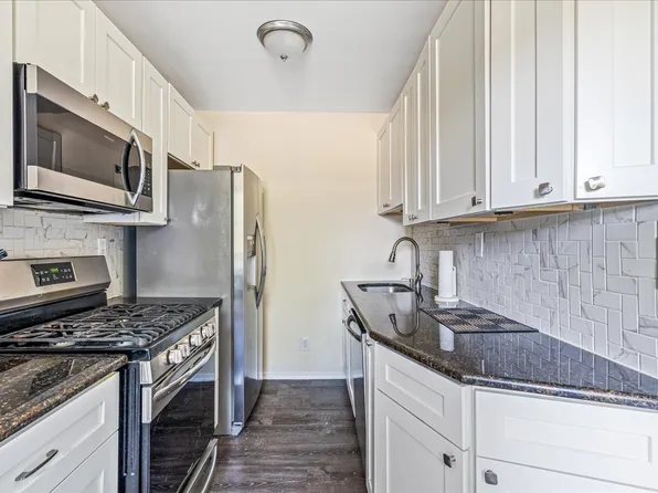 16-37 Utopia Parkway image 6 of 15