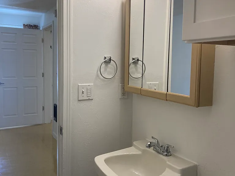 1095 W 7th Ave — Photo 8