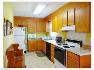 4216 Yeaton Glen Cir, Winston Salem, NC 27107