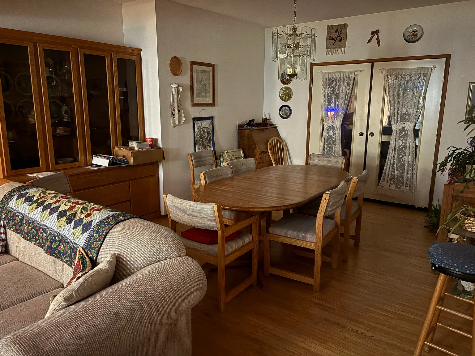 5 bed, 3232 sqft, $1,100 — Photo 3