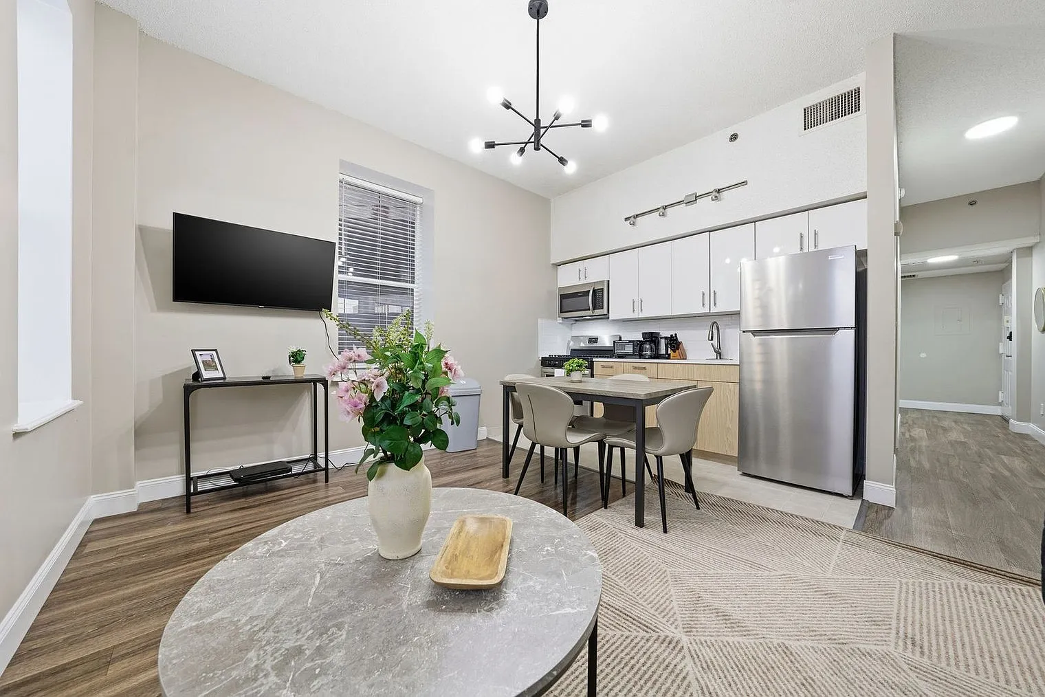 1 bed, 1.0 bath, 6092 sqft, $4,455 — Photo 3