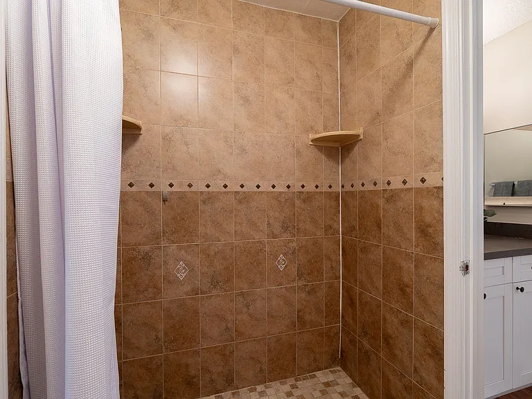 13547 Fountain View Blvd — Photo 21