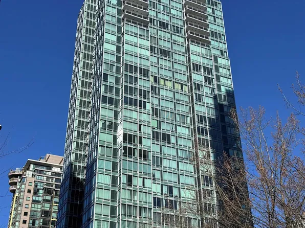 1288 Georgia St W #2603, Vancouver, BC V6E 4R3