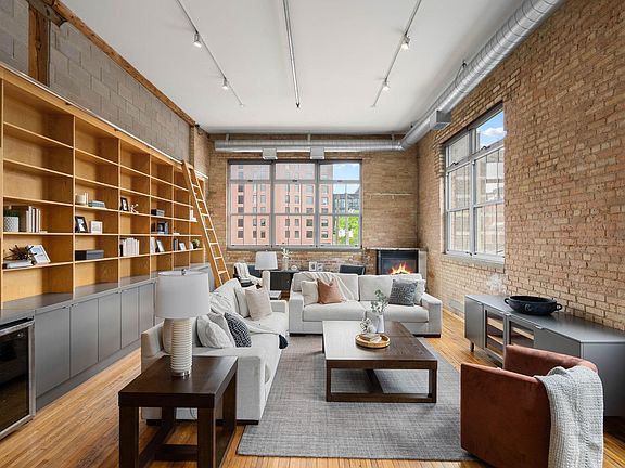 4th image of 801 Washington Ave N APT 203