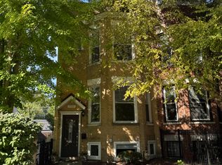 1926 W Oakdale Ave, Chicago, IL 60657