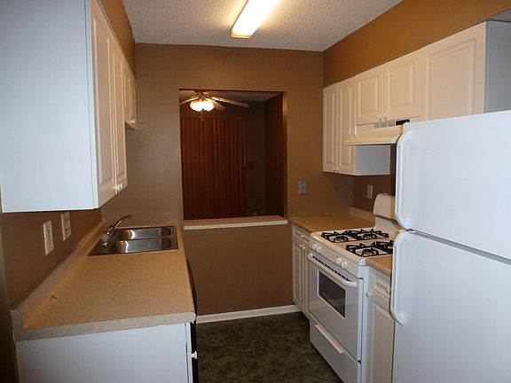 4th image of 8 Greenwood Trl N #8