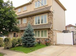 152 Moreland St, Staten Island, NY 10306