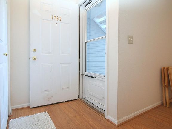 4th image of 1762 Weatherstone Dr