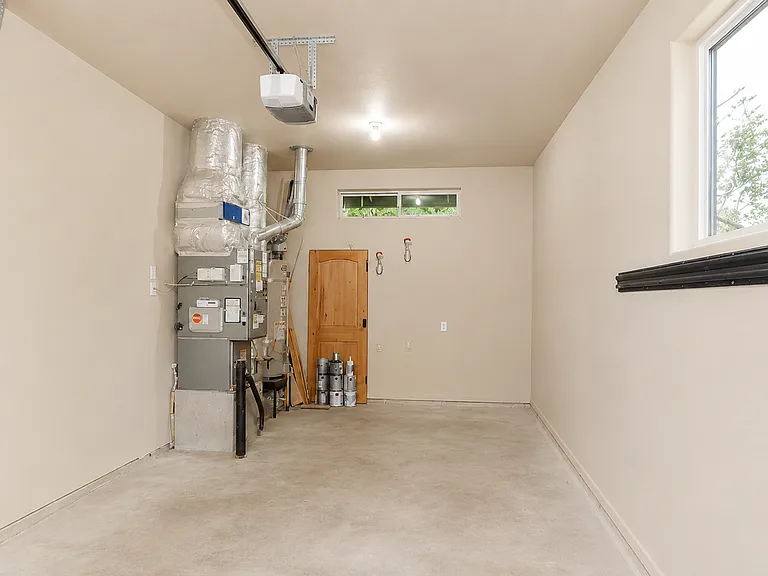 459 NW Broadway St — Photo 11
