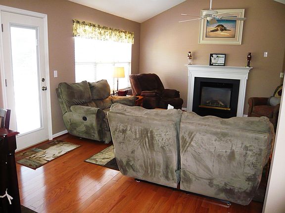 2nd image of 6 Brantford Dr