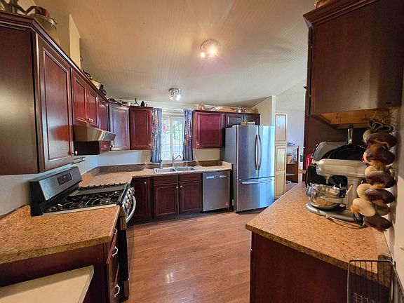 4th image of 1746 W Harbor Dr