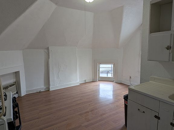 2nd image of 1031 S 2nd St APT 4
