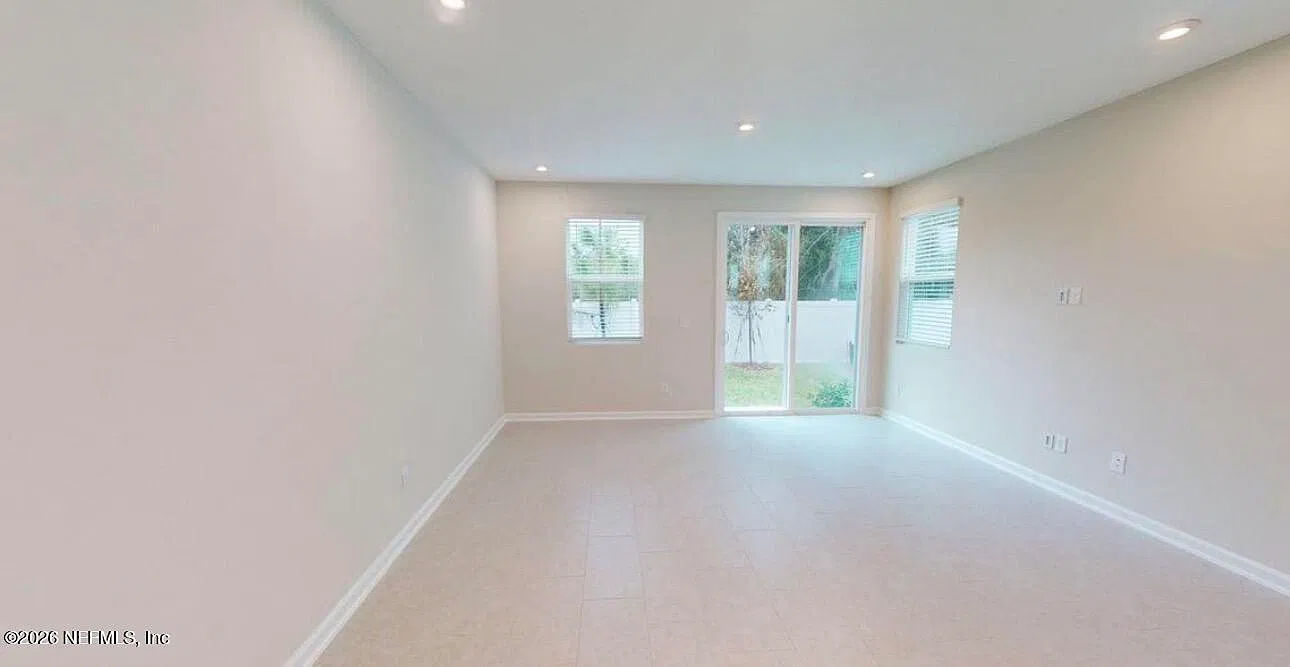 3 bed, 2.5 bath, 1615 sqft, $2,100 — Photo 2