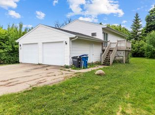 677 W 3rd Ave, Oshkosh, WI 54902