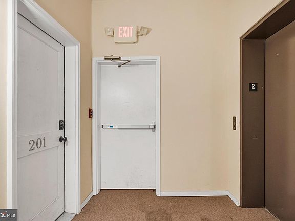 4th image of 3343 Conrad St APT 201
