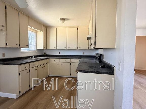 5th image of 2433 W Hatch Rd