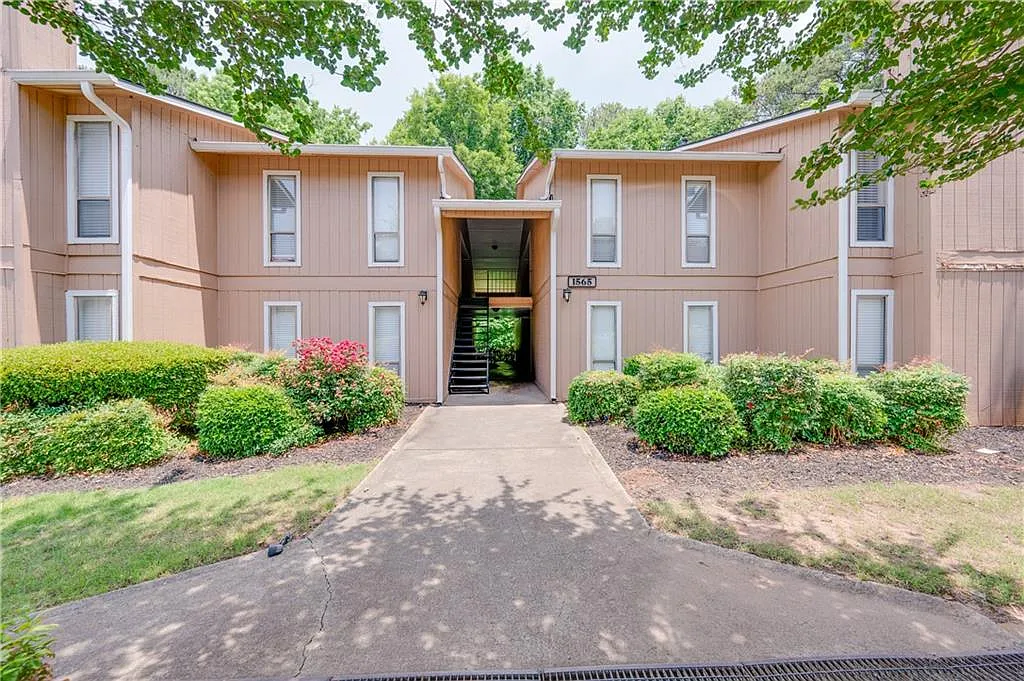 2 bed, 2.0 bath, 1223 sqft, $1,650 — Photo 2