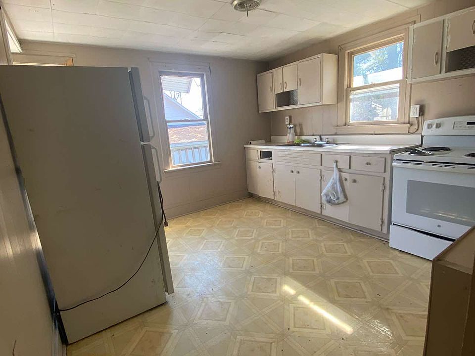 2nd image of 117 S Fowler Ave #B
