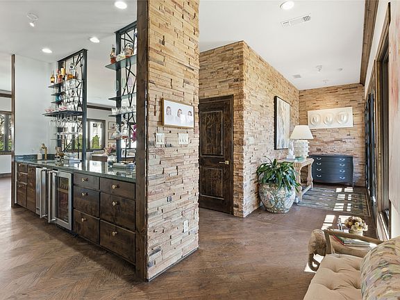 2nd image of 4304 Briarhaven Rd