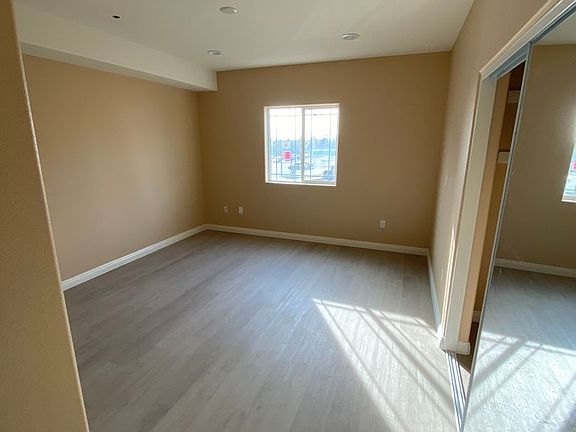 3rd image of 1221 E Lincoln Ave #32
