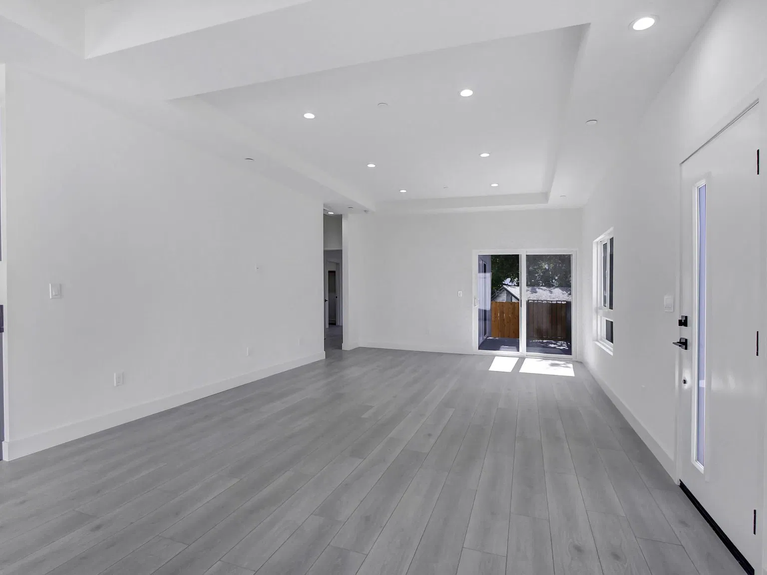2 bed, 1200 sqft, $4,200 — Photo 4