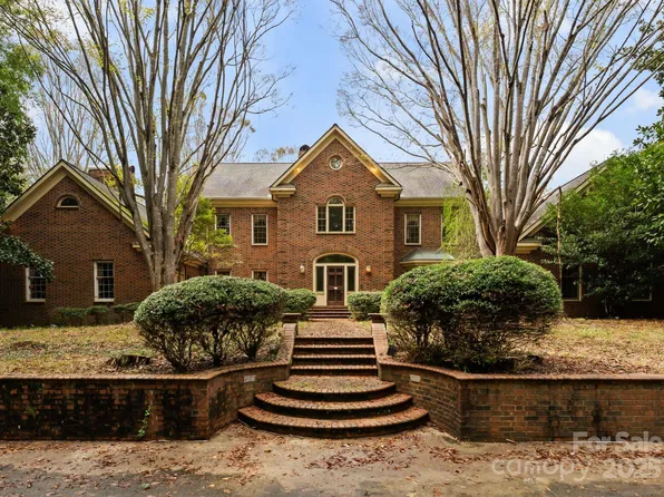 298 Shadowbrooke Ln, Mooresville, NC 28117