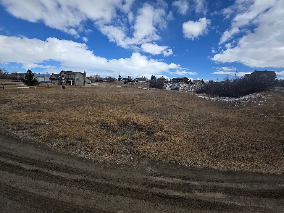 2nd image of 208 4th St E
