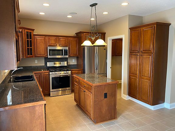 5th image of 27 Kingfisher Cir