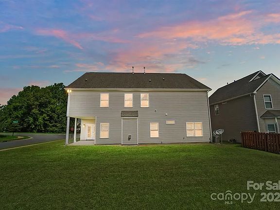 3rd image of 14447 Waterlyn Dr