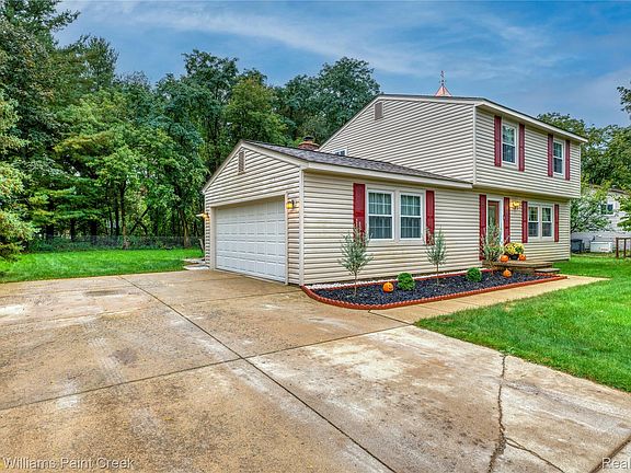 3rd image of 3308 Spring Meadow Dr