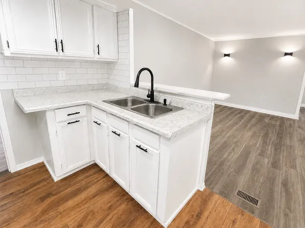 203 S Calvin St, Matthews, MO 63867