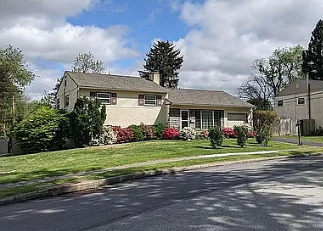 4 bed, 2218 sqft, $3,300 — Photo 1