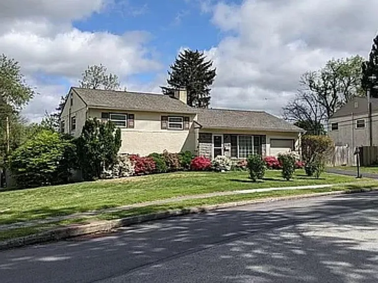 300 Adams Rd — Photo 1