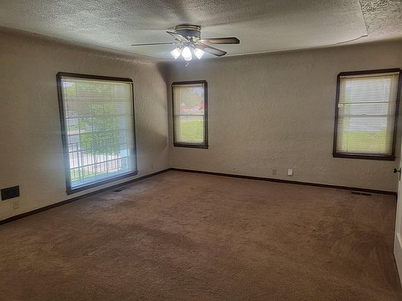 3rd image of 494 Lincoln Ave