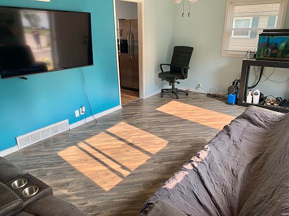 5th image of 2422 Hollywood Pl